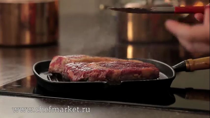 как правильно жарить стейк из говядины на сковороде дома