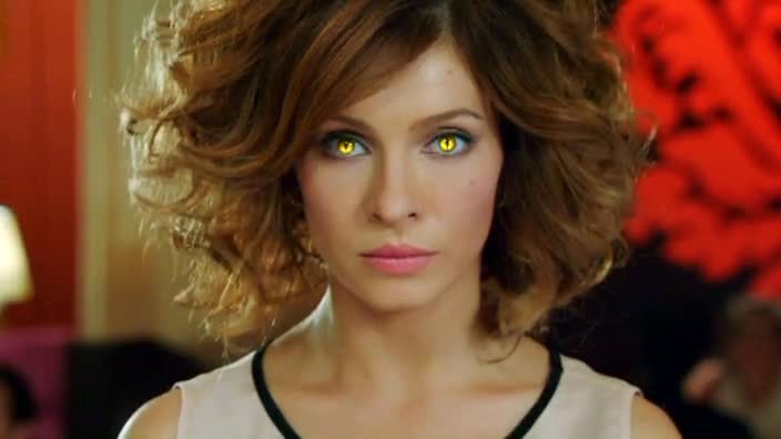 Прическа вики в сериале кухня Прическа вики в сериале кухня
