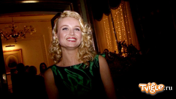 смотреть «Эротишное» платье Полины Гагариной онлайн в HD качестве