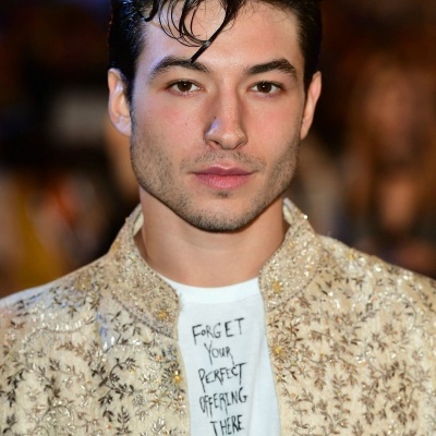 Эзра Миллер смотреть бесплатно в нашем онлайн-кинотеатре Tvigle.ru