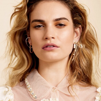 Лили Джеймс смотреть бесплатно в нашем онлайн-кинотеатре Tvigle.ru