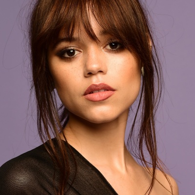 Дженна Ортега смотреть бесплатно в нашем онлайн-кинотеатре Tvigle.ru