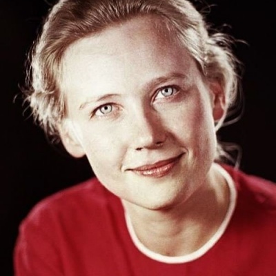 Ия Саввина смотреть бесплатно в нашем онлайн-кинотеатре Tvigle.ru