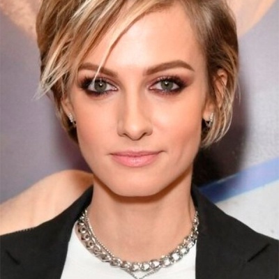 Полина Максимова смотреть бесплатно в нашем онлайн-кинотеатре Tvigle.ru