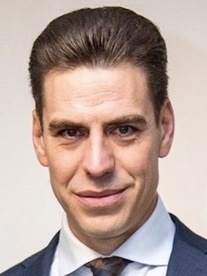 Дмитрий Дюжев смотреть бесплатно в нашем онлайн-кинотеатре Tvigle.ru