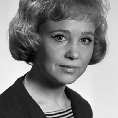 Надежда Румянцева смотреть бесплатно в нашем онлайн-кинотеатре Tvigle.ru