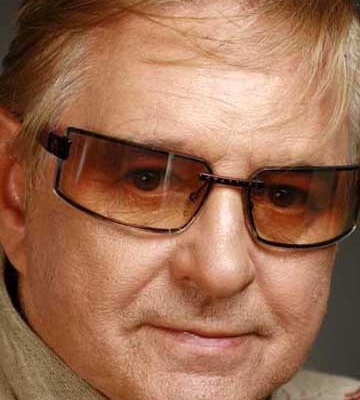 Роман Виктюк смотреть бесплатно в нашем онлайн-кинотеатре Tvigle.ru