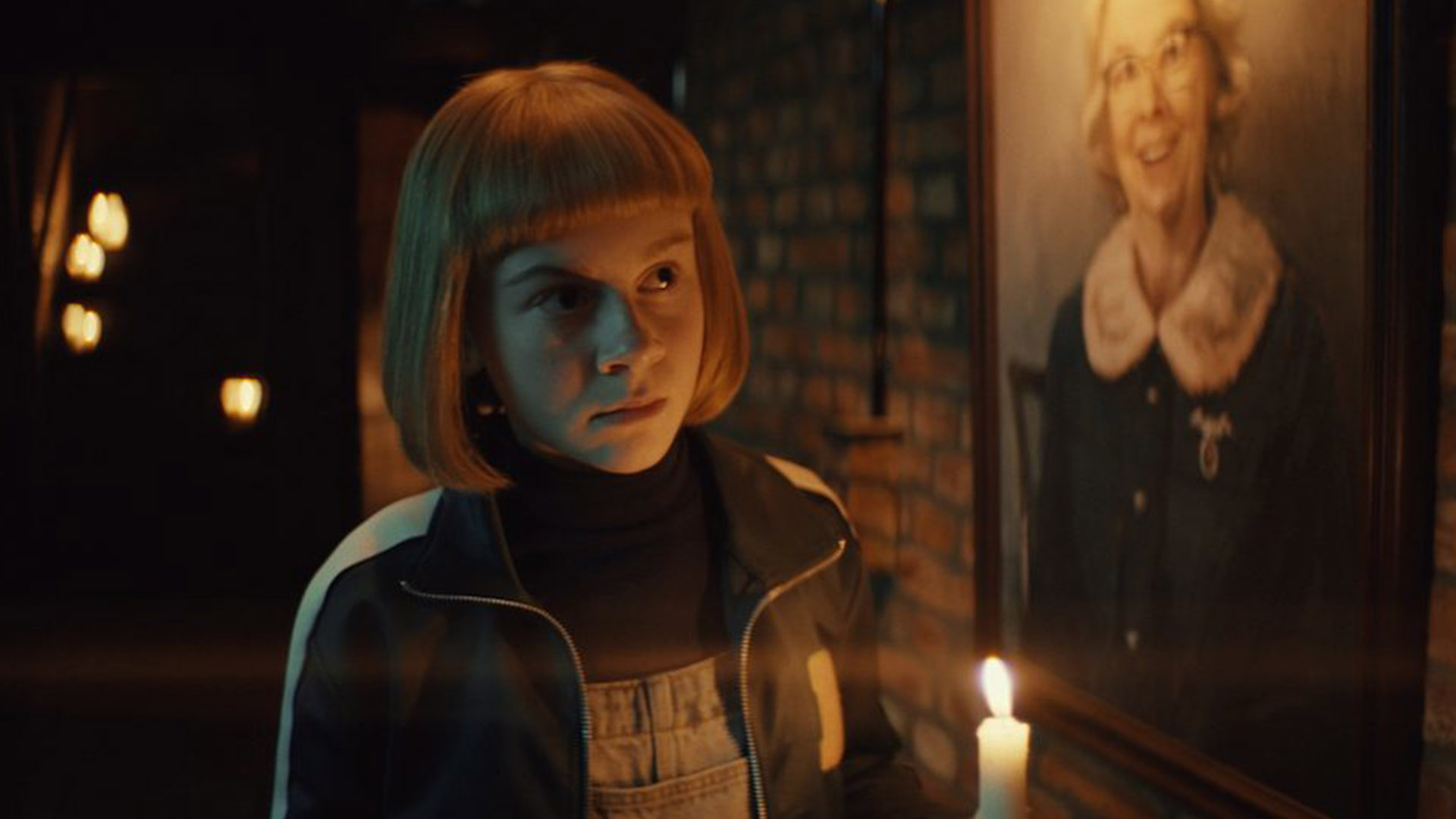 Тайна заколдованного зеркала Трейлер смотреть онлайн бесплатно