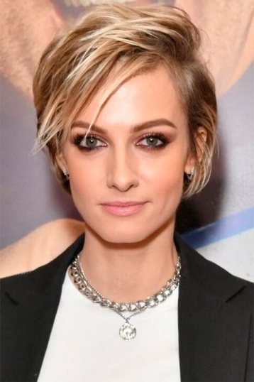 Полина Максимова смотреть бесплатно в нашем онлайн-кинотеатре Tvigle.ru