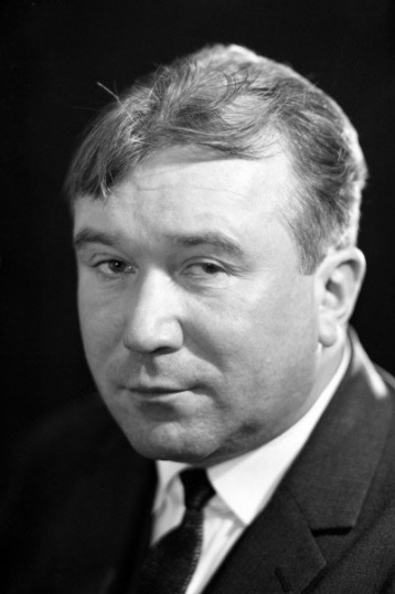 Юрий Медведев смотреть бесплатно в нашем онлайн-кинотеатре Tvigle.ru