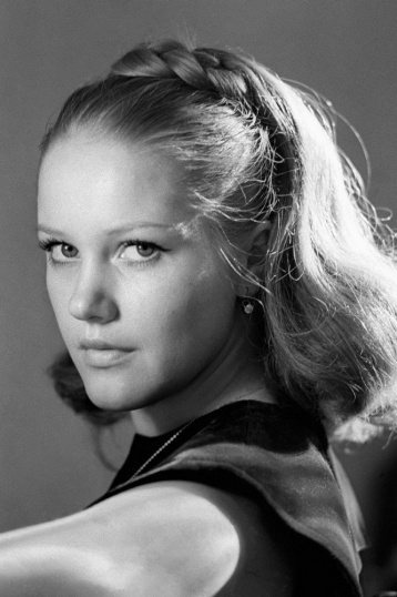 Елена Проклова смотреть бесплатно в нашем онлайн-кинотеатре Tvigle.ru