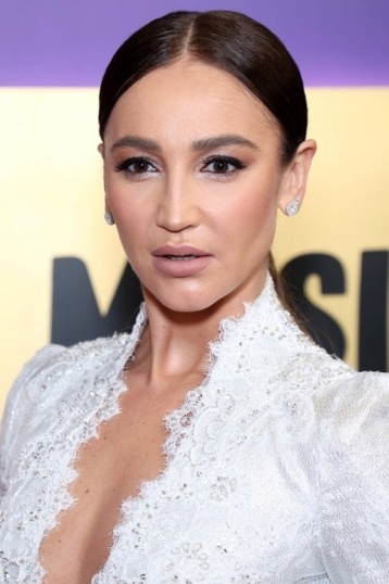 Ольга Бузова смотреть бесплатно в нашем онлайн-кинотеатре Tvigle.ru