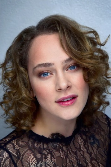 Аглая Тарасова смотреть бесплатно в нашем онлайн-кинотеатре Tvigle.ru