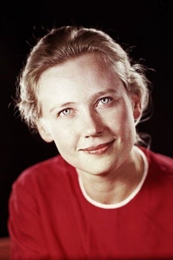 Ия Саввина смотреть бесплатно в нашем онлайн-кинотеатре Tvigle.ru