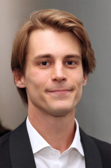 Иван Янковский смотреть бесплатно в нашем онлайн-кинотеатре Tvigle.ru