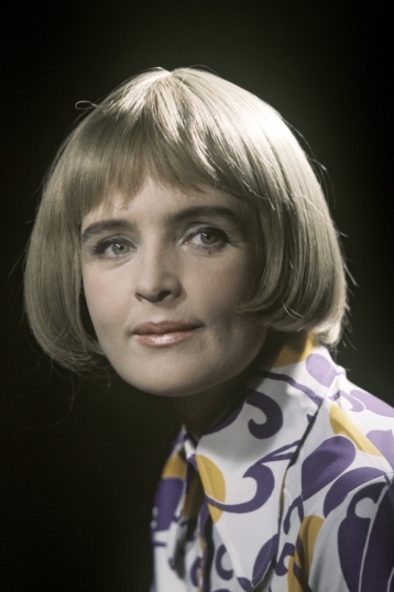 Ада Роговцева смотреть бесплатно в нашем онлайн-кинотеатре Tvigle.ru