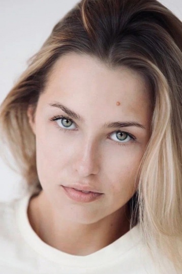 Аглая Шиловская смотреть бесплатно в нашем онлайн-кинотеатре Tvigle.ru