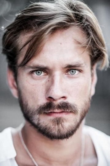 Александр Горбатов смотреть бесплатно в нашем онлайн-кинотеатре Tvigle.ru