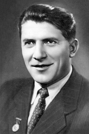 Николай Крючков смотреть бесплатно в нашем онлайн-кинотеатре Tvigle.ru