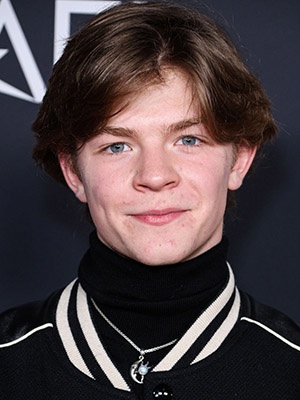 Оакс Фигли смотреть бесплатно в нашем онлайн-кинотеатре Tvigle.ru