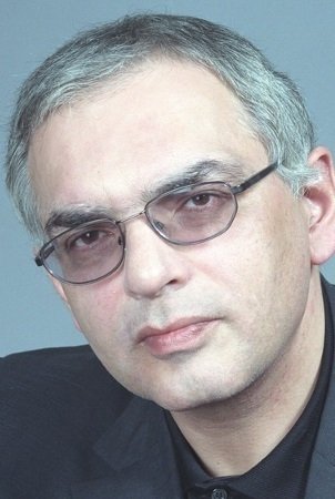 Карен Шахназаров смотреть бесплатно в нашем онлайн-кинотеатре Tvigle.ru