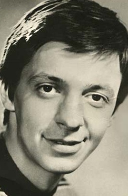 Сергей Петрович Иванов смотреть бесплатно в нашем онлайн-кинотеатре Tvigle.ru